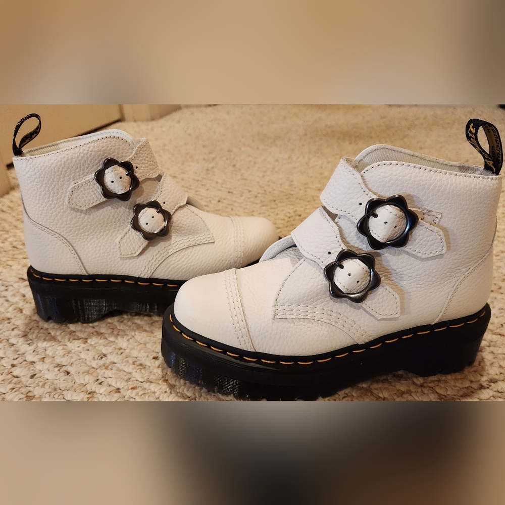 Dr Martens Devon Flower White